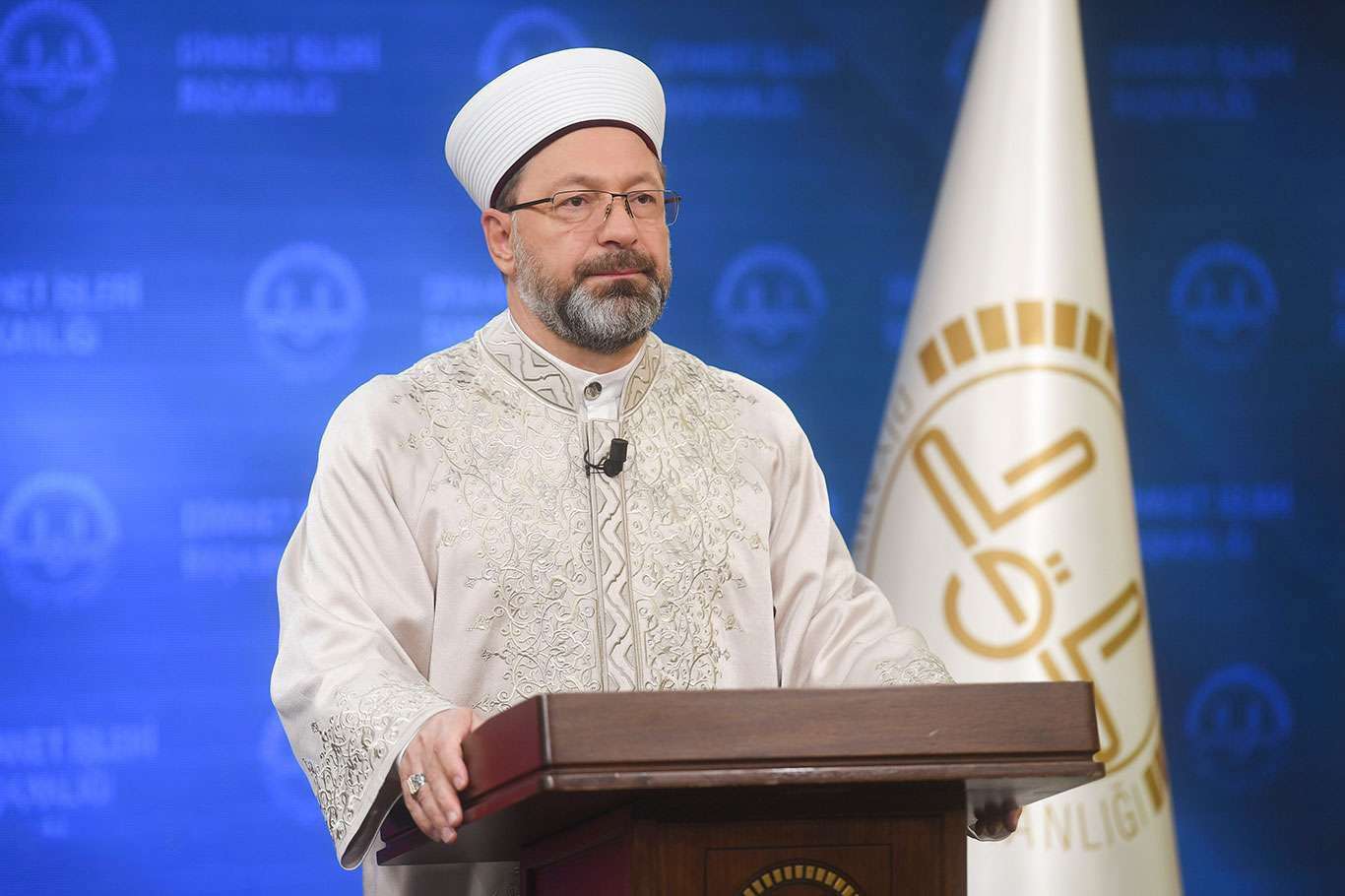 Diyanet İşleri Başkanı Erbaş: "Rabbini bilen örnek gençler yetiştirmeliyiz" Diyanet İşleri Başkanı Erbaş: "Rabbini bilen örnek gençler yetiştirmeliyiz"